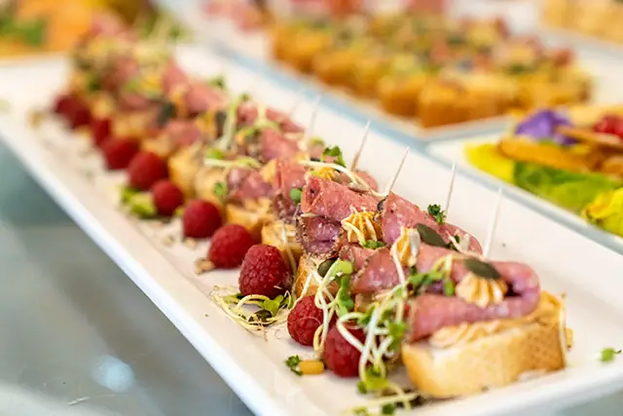 Baguette-Canapés mit feinen Belägen